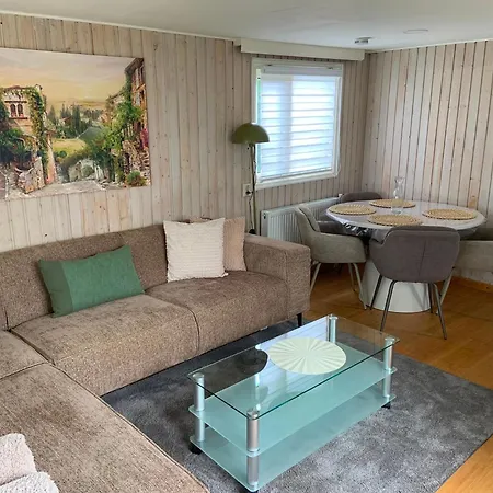 Holiday-chalet Westenwind 4p. Amsterdam & Holiday home Opmeer